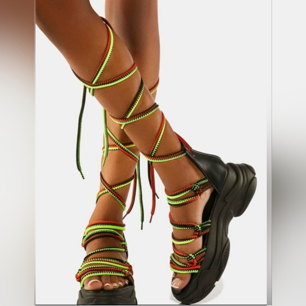 AZALEA WANG ADY PLATFORM SANDAL- SIZE 8.5 ( NEW )